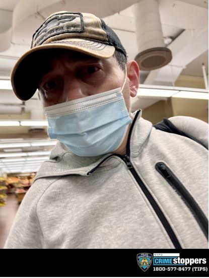 Knife-wielding man threatens Trader Joe's employee during robbery: NYPD
