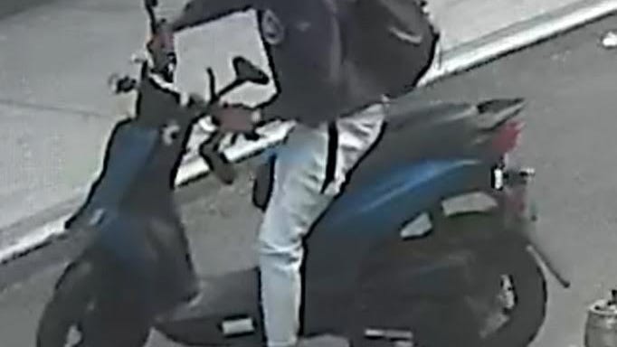Man on scooter snatches chain off woman's neck on Bronx street: NYPD