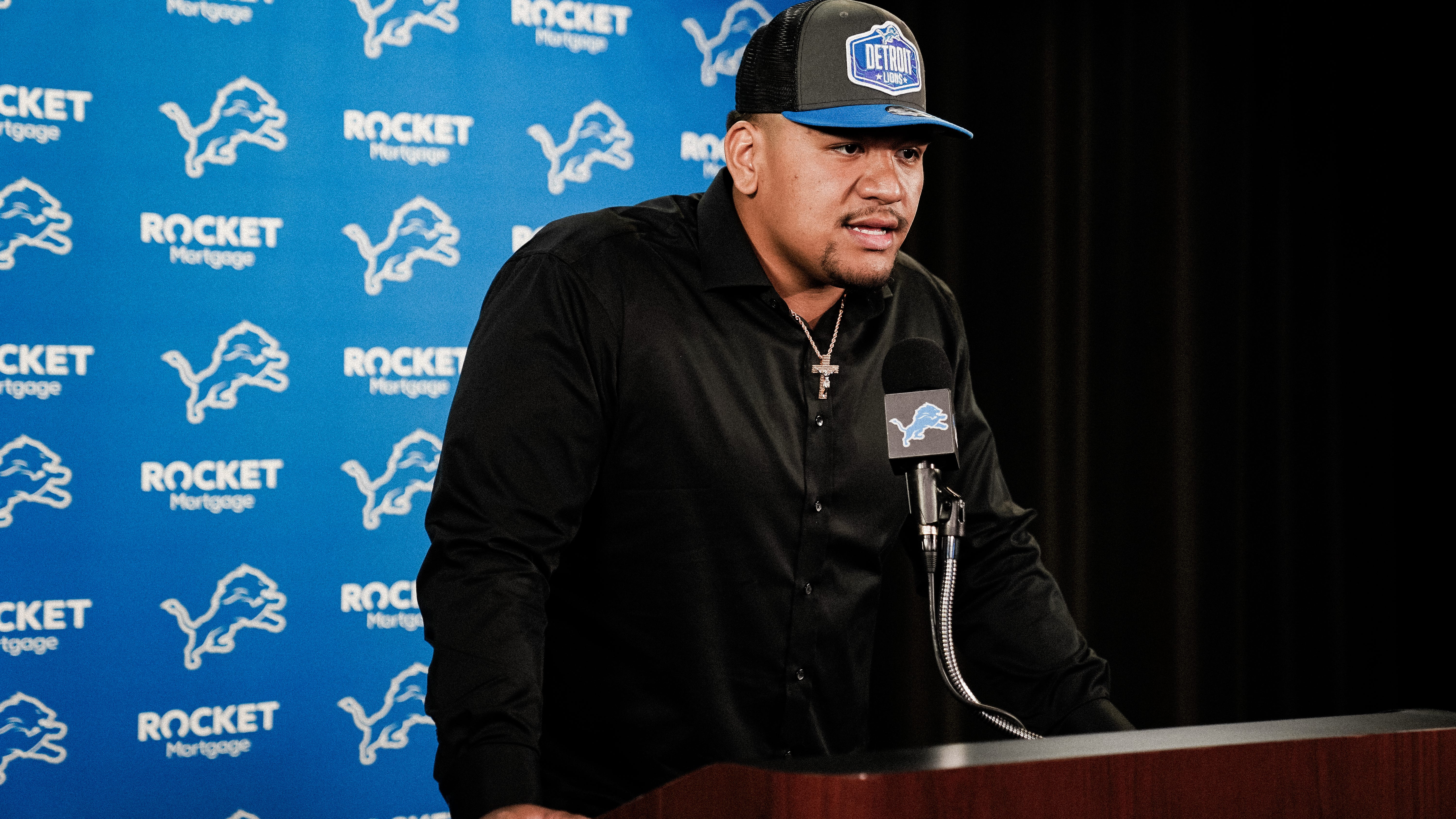 Switch to right tackle no simple task for Sewell: "Whole different feel"