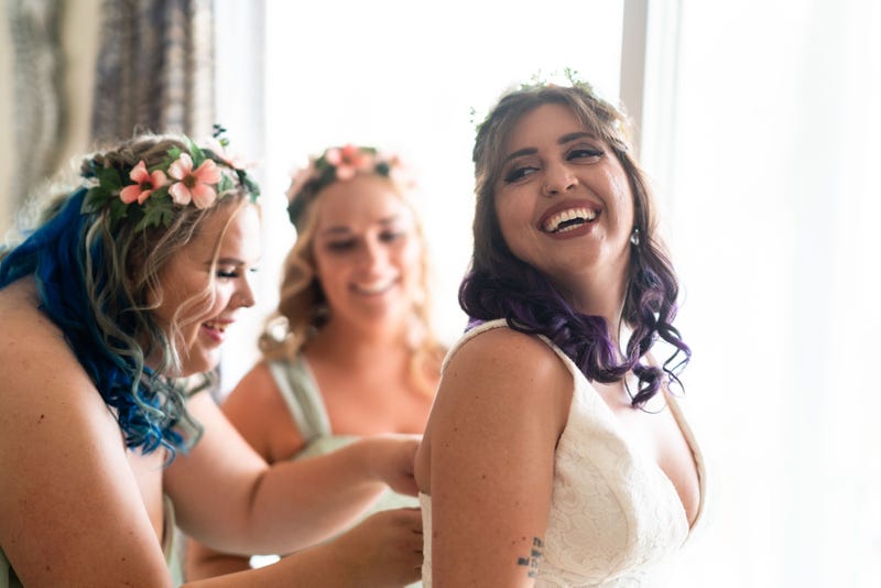 Alanna's Maids of Honors, Mara and Lauren, help her get ready