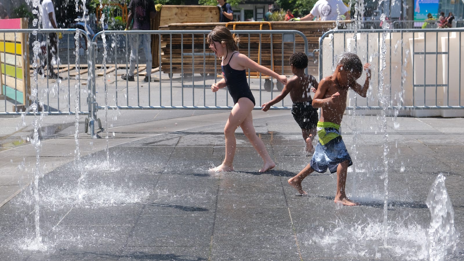 Medical Report: The dangers of heat waves for children