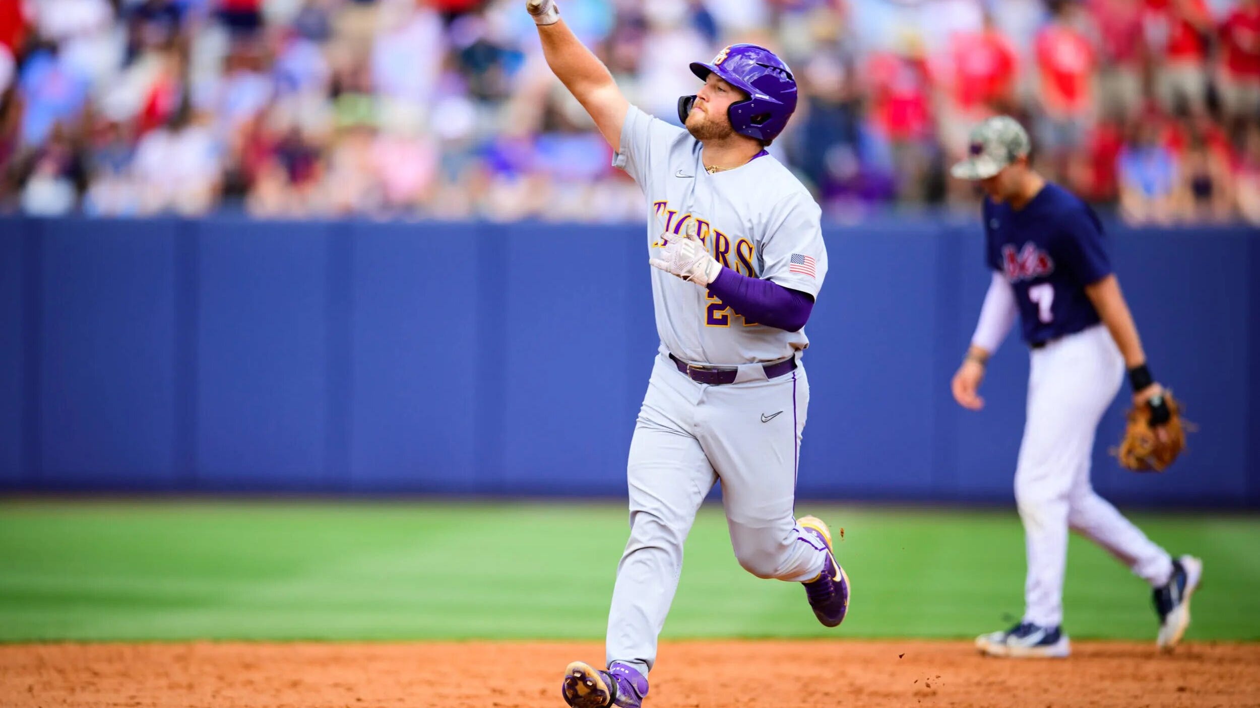 Clutch home run sends No. 1 LSU to sweep of Ole Miss, its first in SEC play