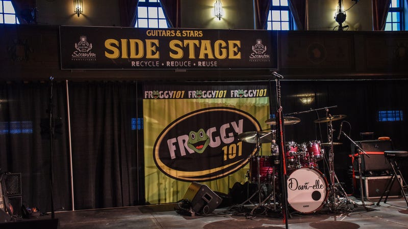 Froggy 101's Guitars & Stars