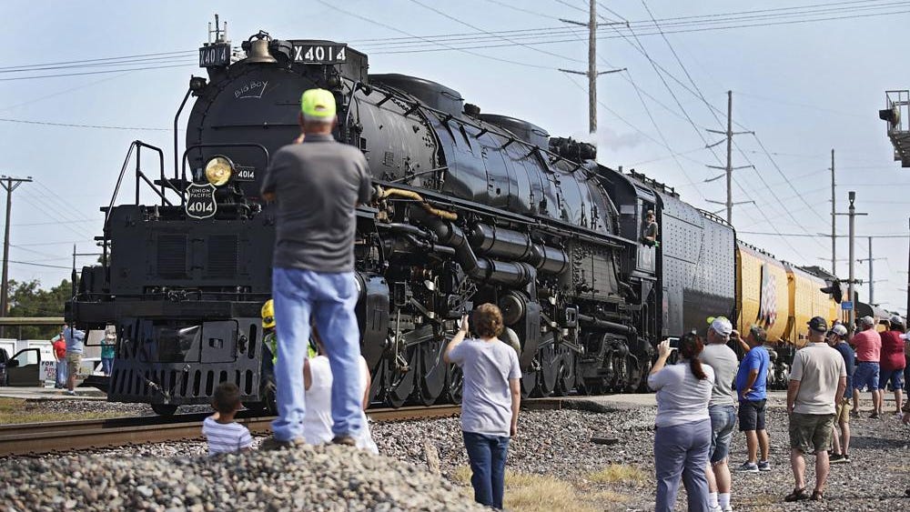 World's largest working steam locomotive to roll through St. Louis, Kirkwood