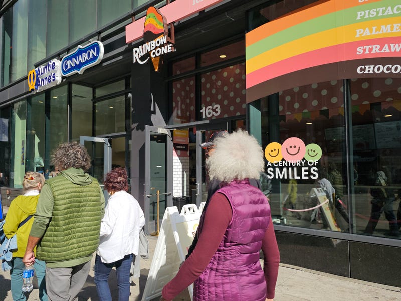 Among 30 new restaurants and retail already opened or set to open in the Loop in 2025, Rainbow Cone at 163 N. Michigan Avenue in partnership with Cinnabon and Auntie Annie’s.