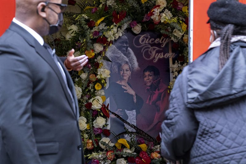 Hundreds pay respects to actor Cicely Tyson at her viewing