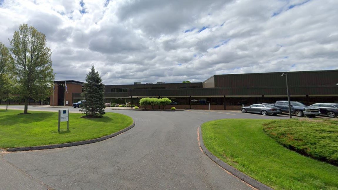 4 people killed when small plane crashes into building in CT: officials