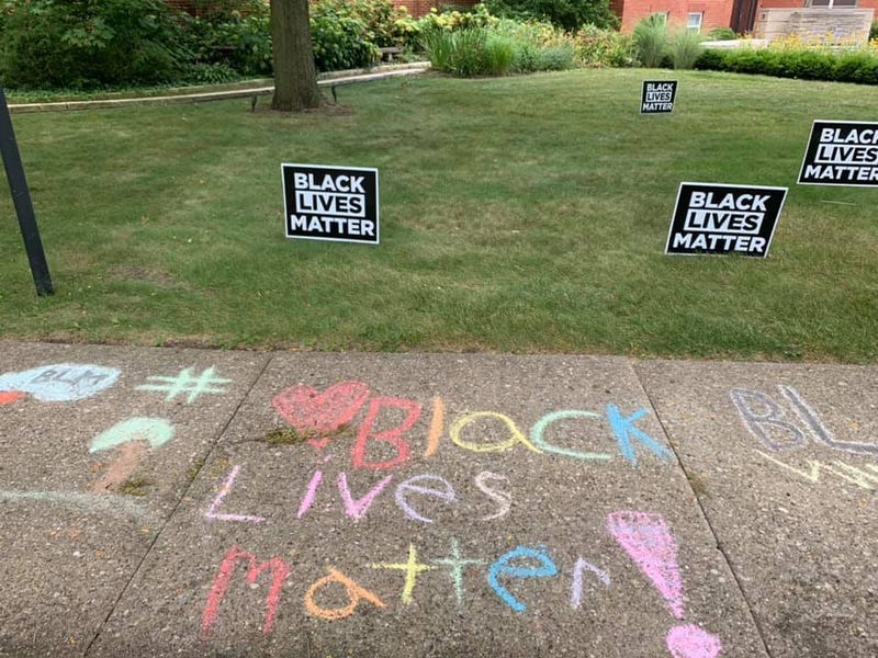 The pastor of an Episcopal church in south suburban Flossmoor says a vandal may not have realized the community response he or she would trigger by marking up a Black Lives Matter banner.