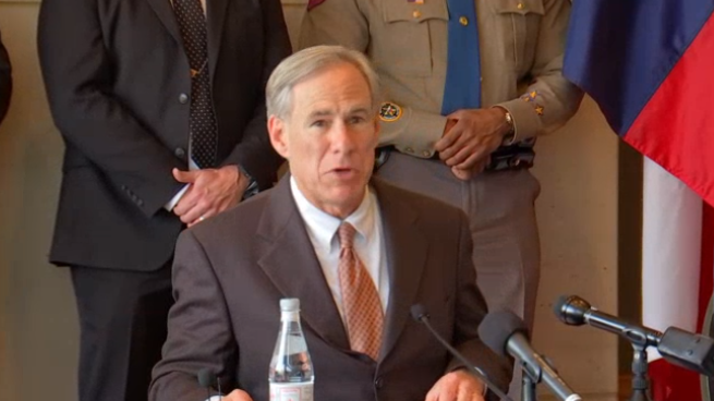 Governor says DPS troopers should be able to question migrants held in Dallas
