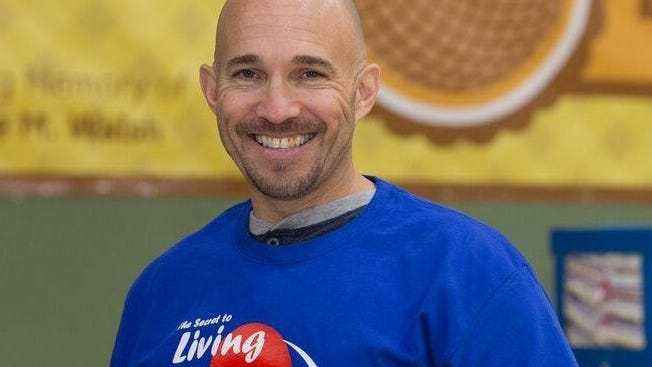 Meet the Carol Stream man running a marathon a day to raise money for Thanksgiving meals to help families in need