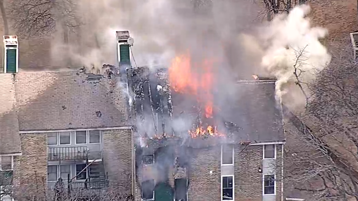 Nearly two dozen people displaced after Fort Worth apartment fire