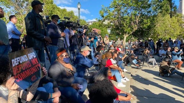 Oakland leaders call for violence prevention money at Lake Merritt shooting vigil