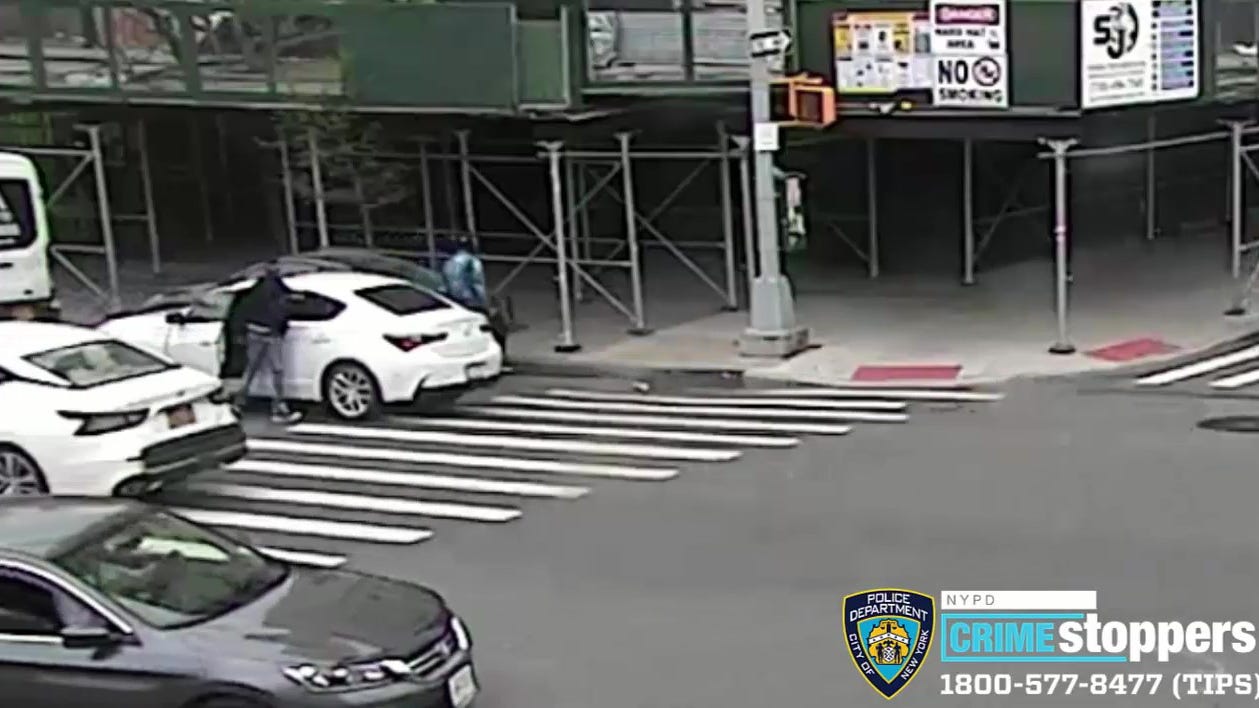 VIDEO: Man has over $10K in jewelry stolen by armed thieves in Brooklyn