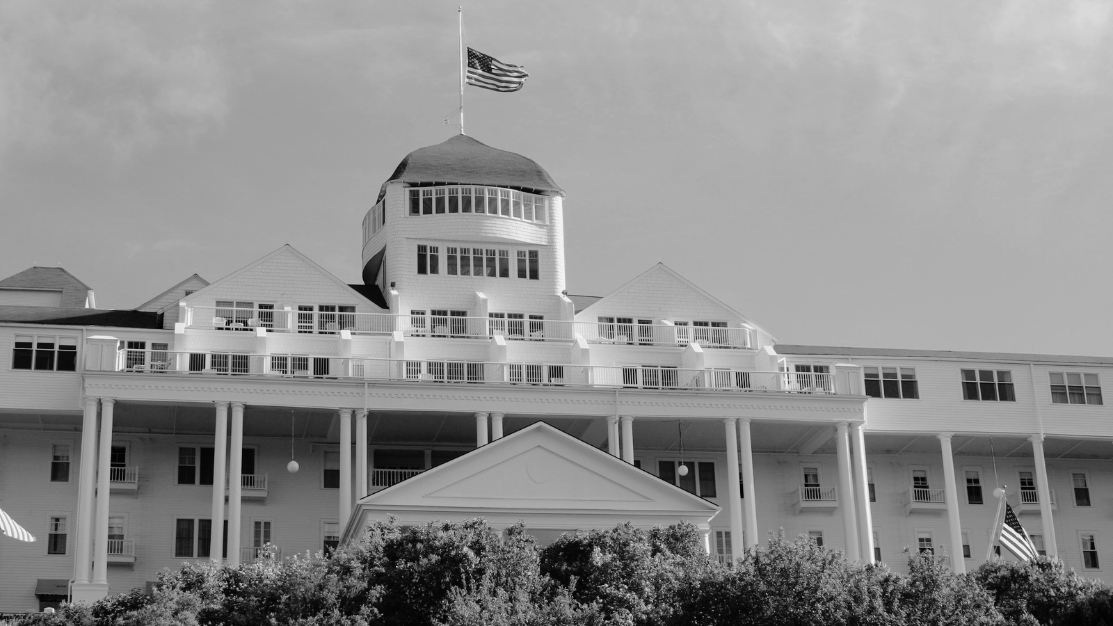 Here's the reason paranormal experts believe Mackinac Island is so haunted