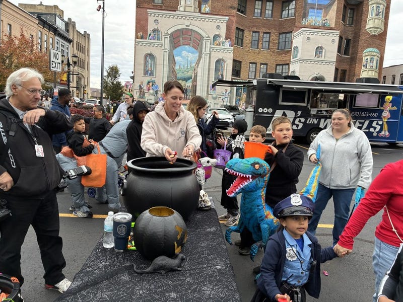 Trick or Treat Main Street