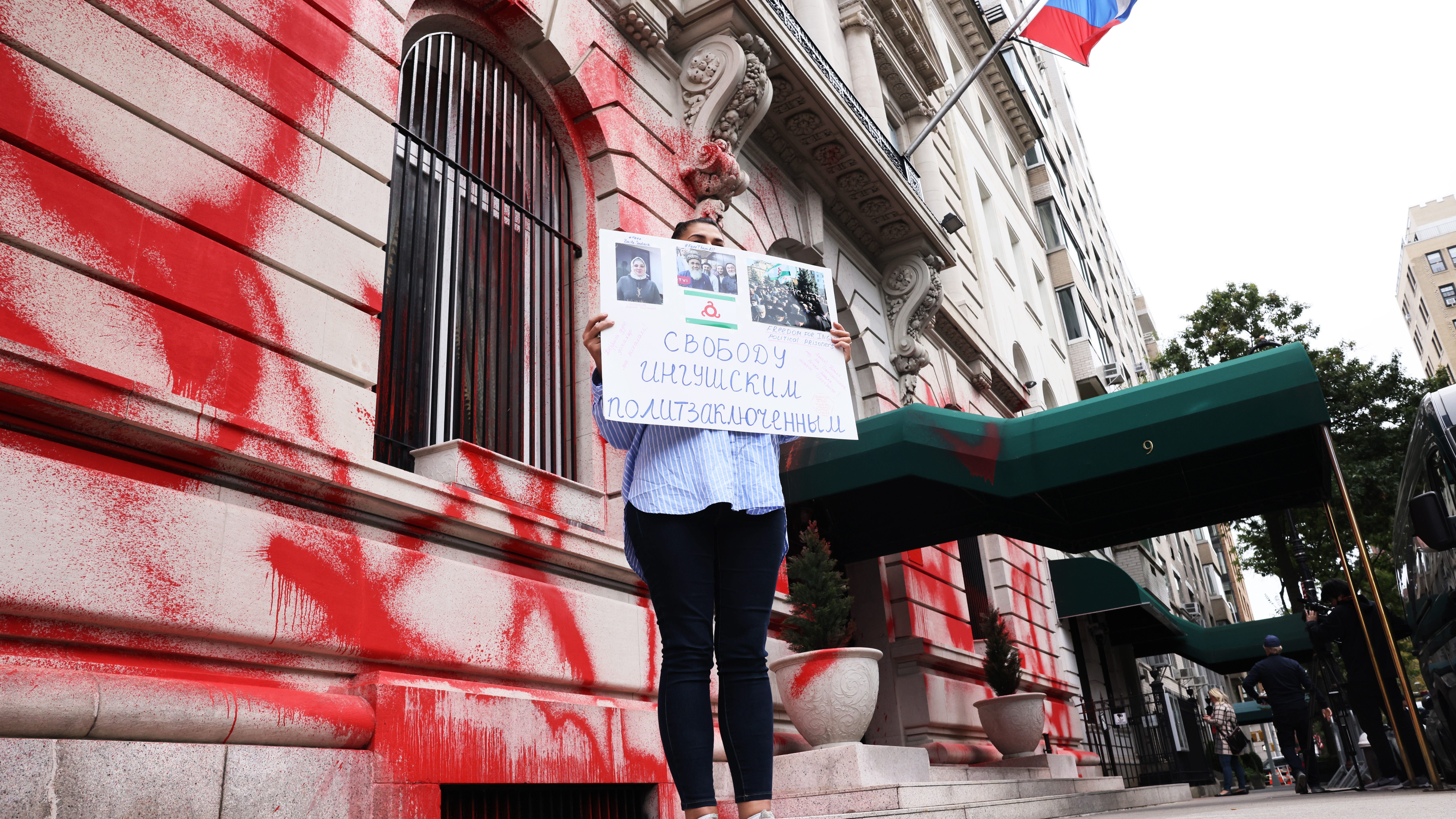 Russian consulate in Manh. vandalized after Putin announces annexation of Ukrainian land