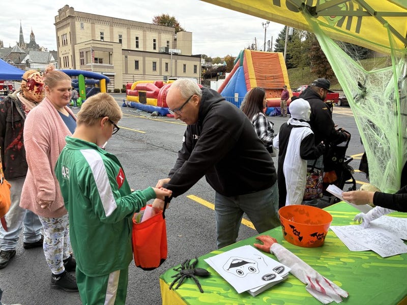 Trick or Treat Main Street