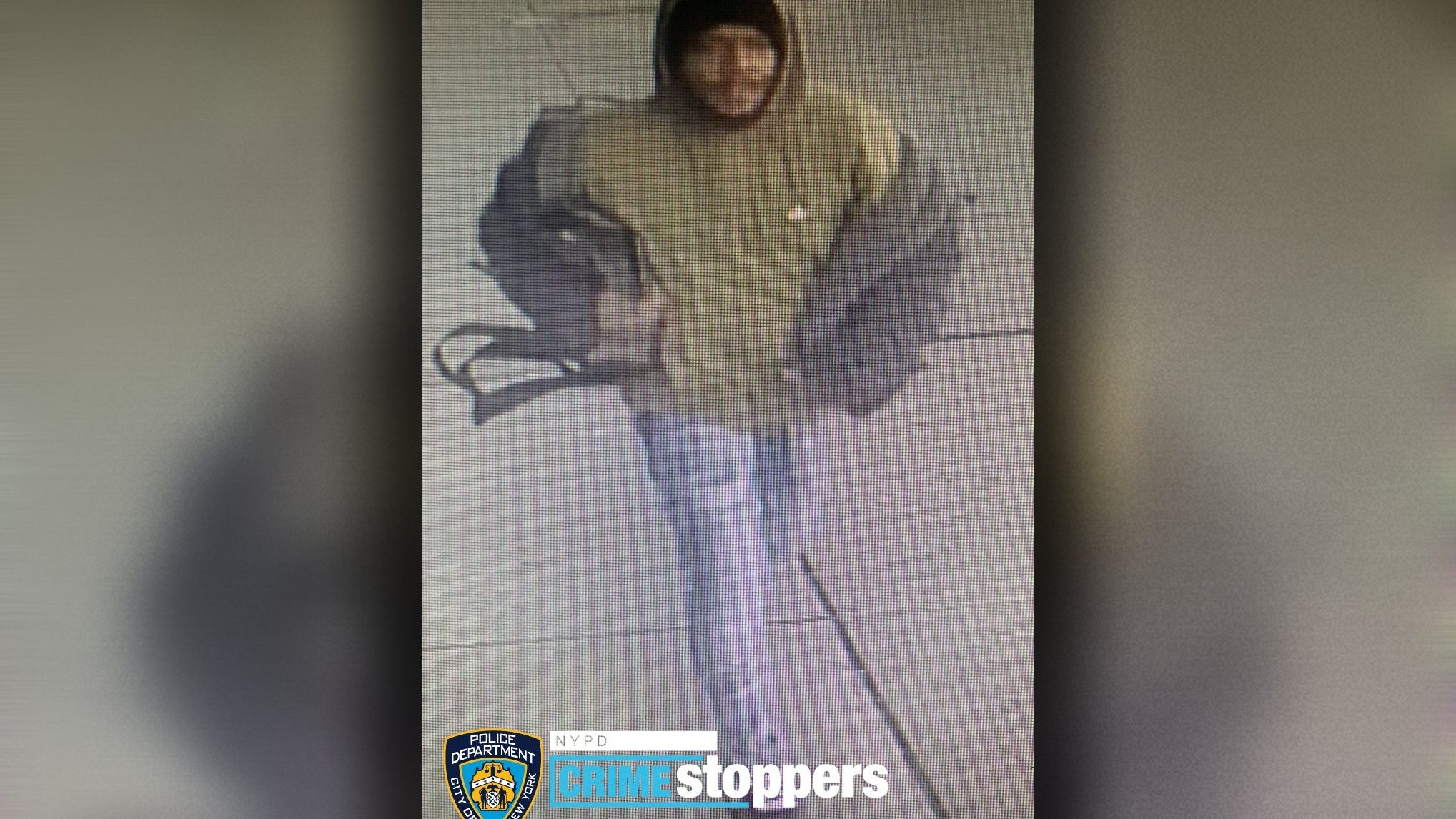 Woman placed in chokehold during robbery inside Queens subway station: NYPD