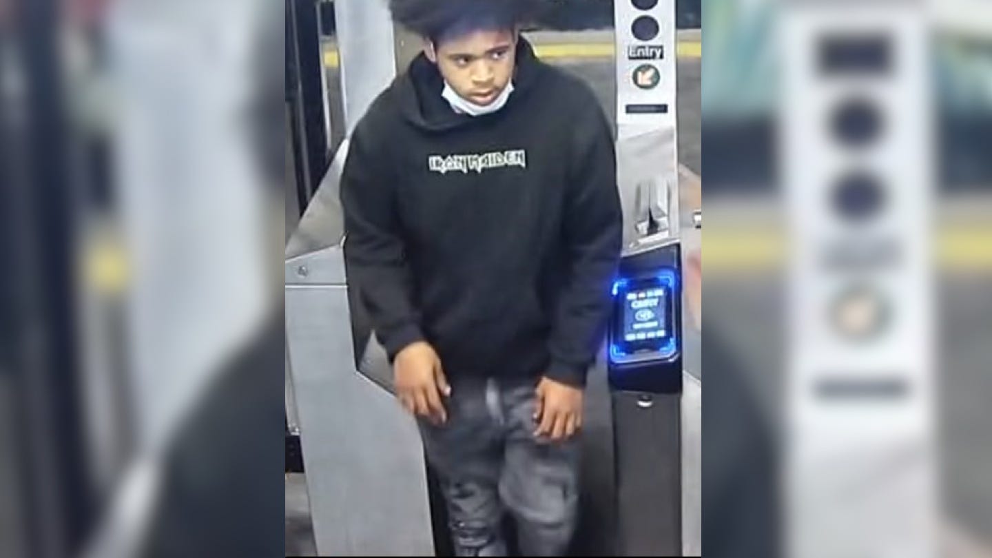 Subway rider falls, hits head in clash with Bronx phone thief