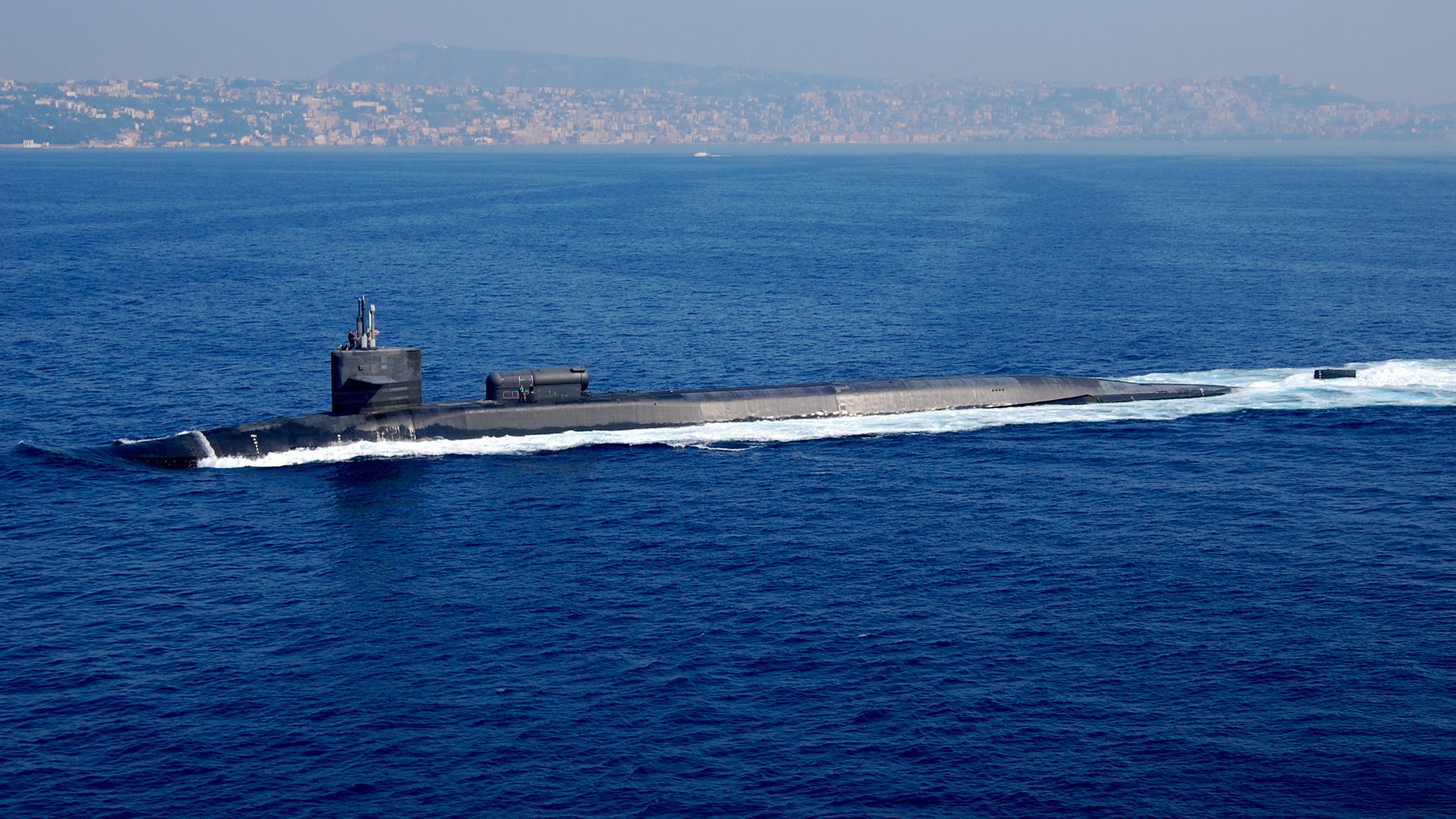 Iran tests missiles under apparent watch of U.S. nuclear sub