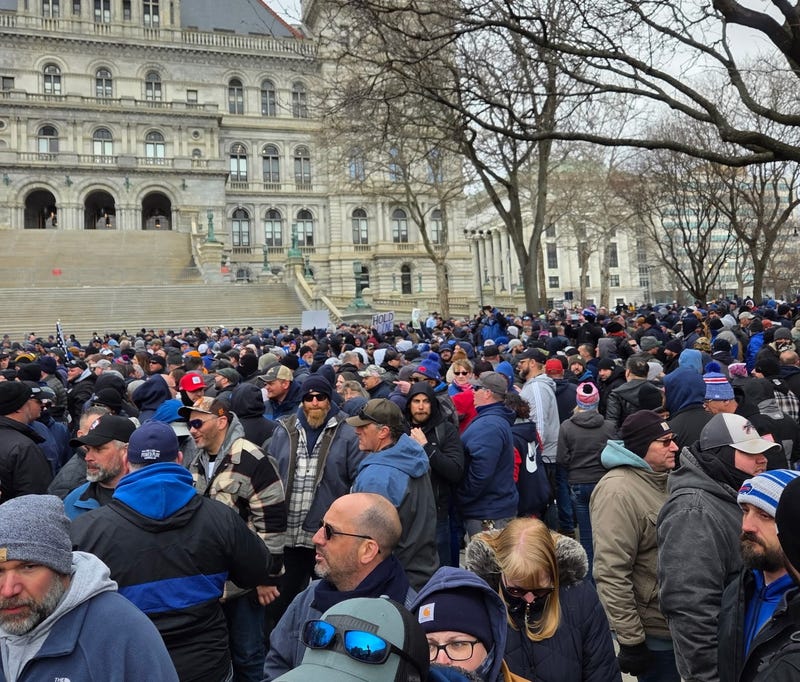Corrections officers rally in Albany