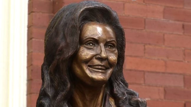 loretta statue