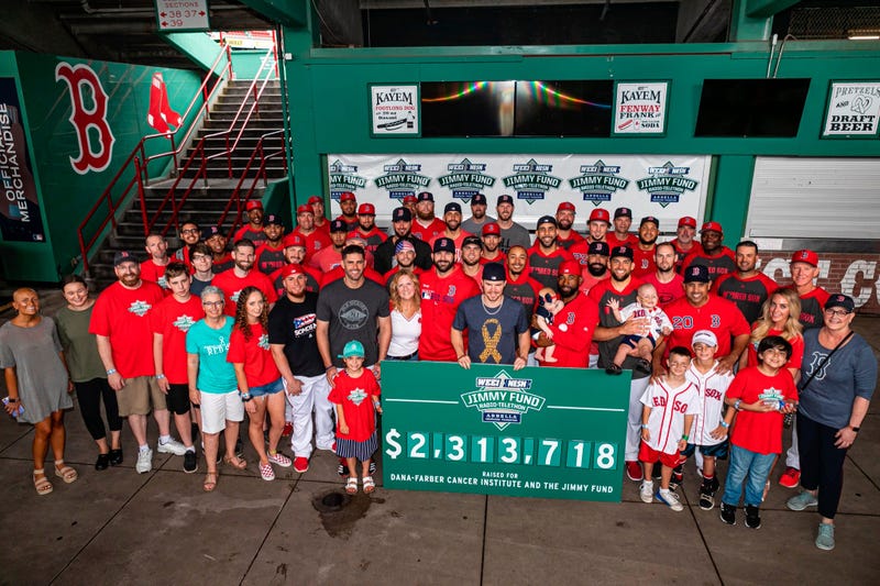 Red Sox team photo with kids