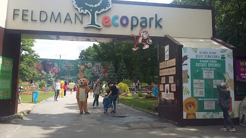 Escaped chimp returns to zoo on bicycle