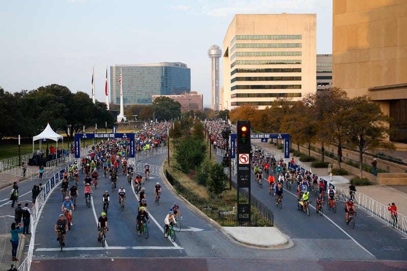 Cyclists roll out at the 2017 Dallas Bike Ride