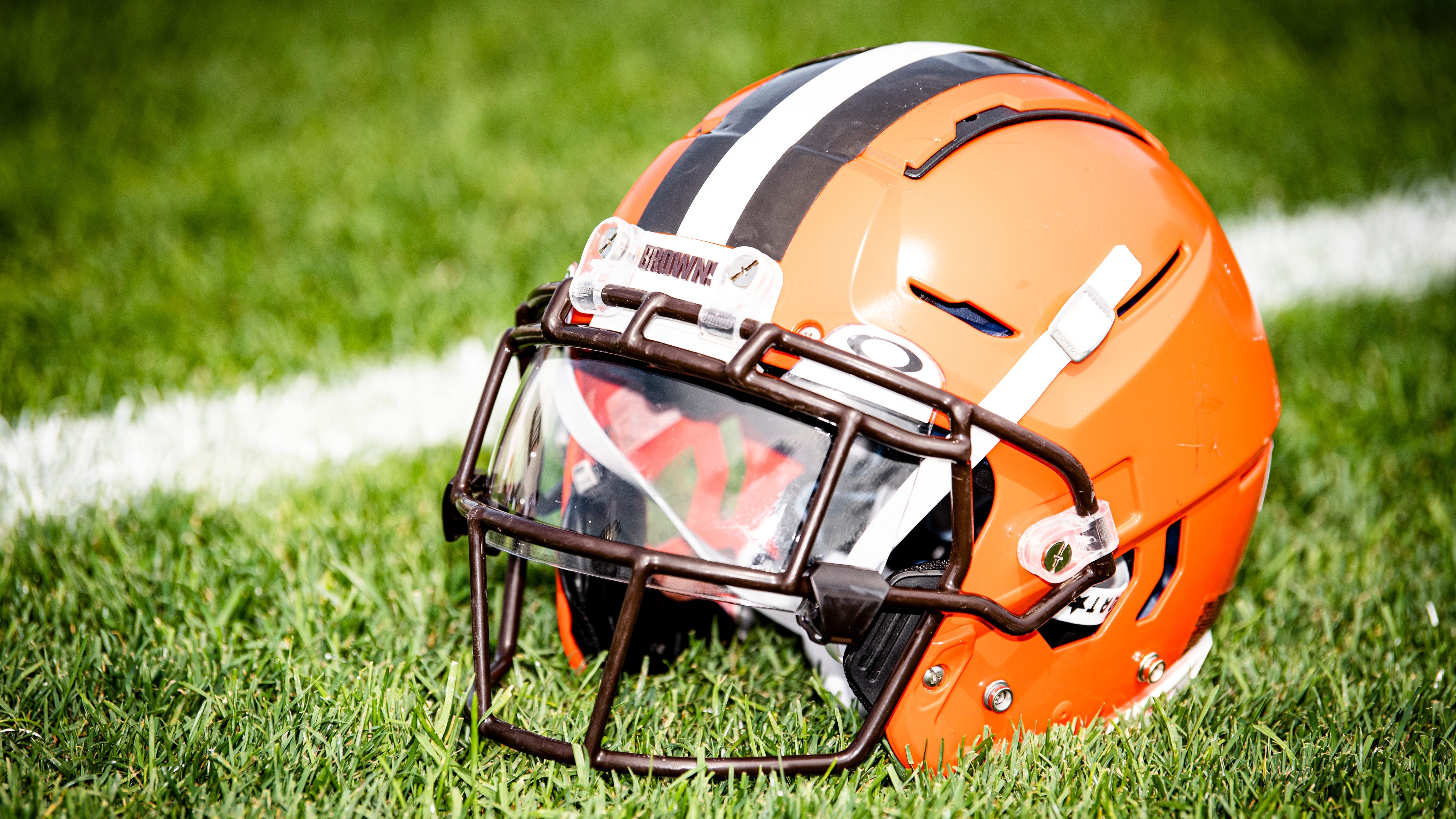 Browns close facility leading up to hosting Texans after player tests positive for COVID-19