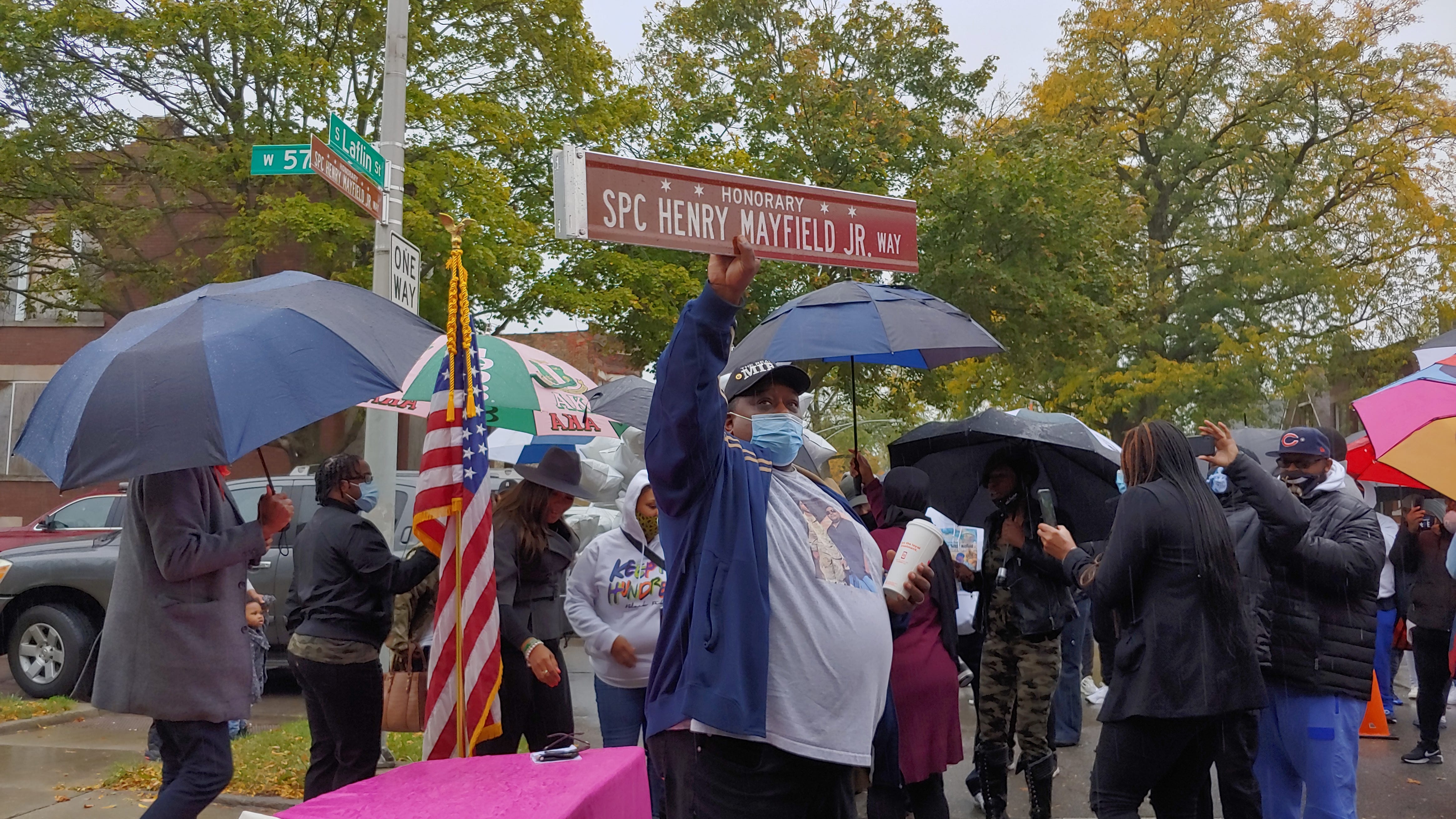 Fallen soldier memorialized with honorary street sign in Englewood