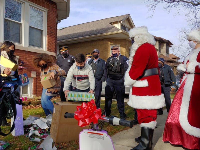 Operation Santa helps children of fallen Chicago police officers celebrate Christmas