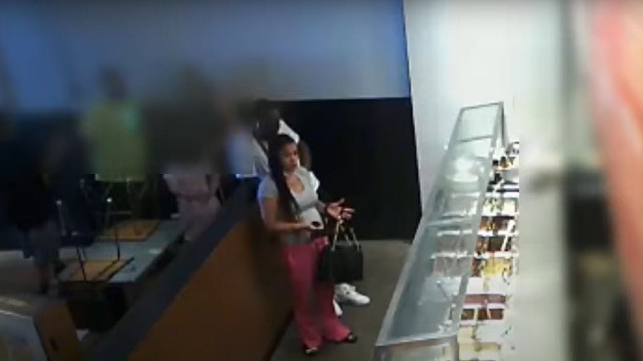 Chipotle customer with gun: 'Somebody better give me my food'