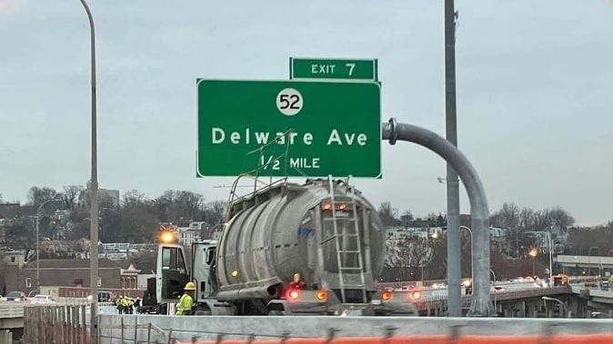 Oops: Delaware DOT admits mistake on 'Delware Avenue' sign