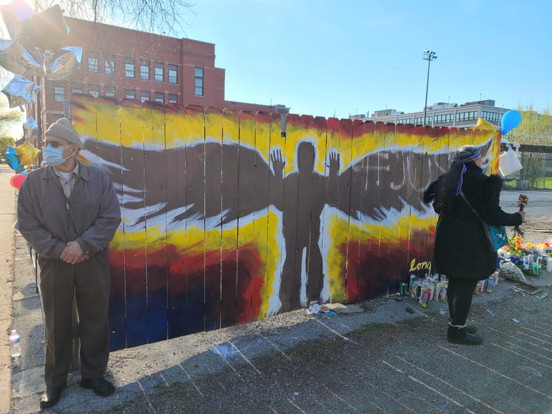 Little Village mourns Adam Toledo as artist unveils mural near where shooting happened