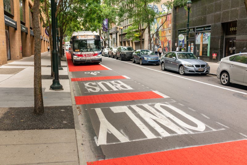 Red lines mark a bus-only lane along Chestnut Street.