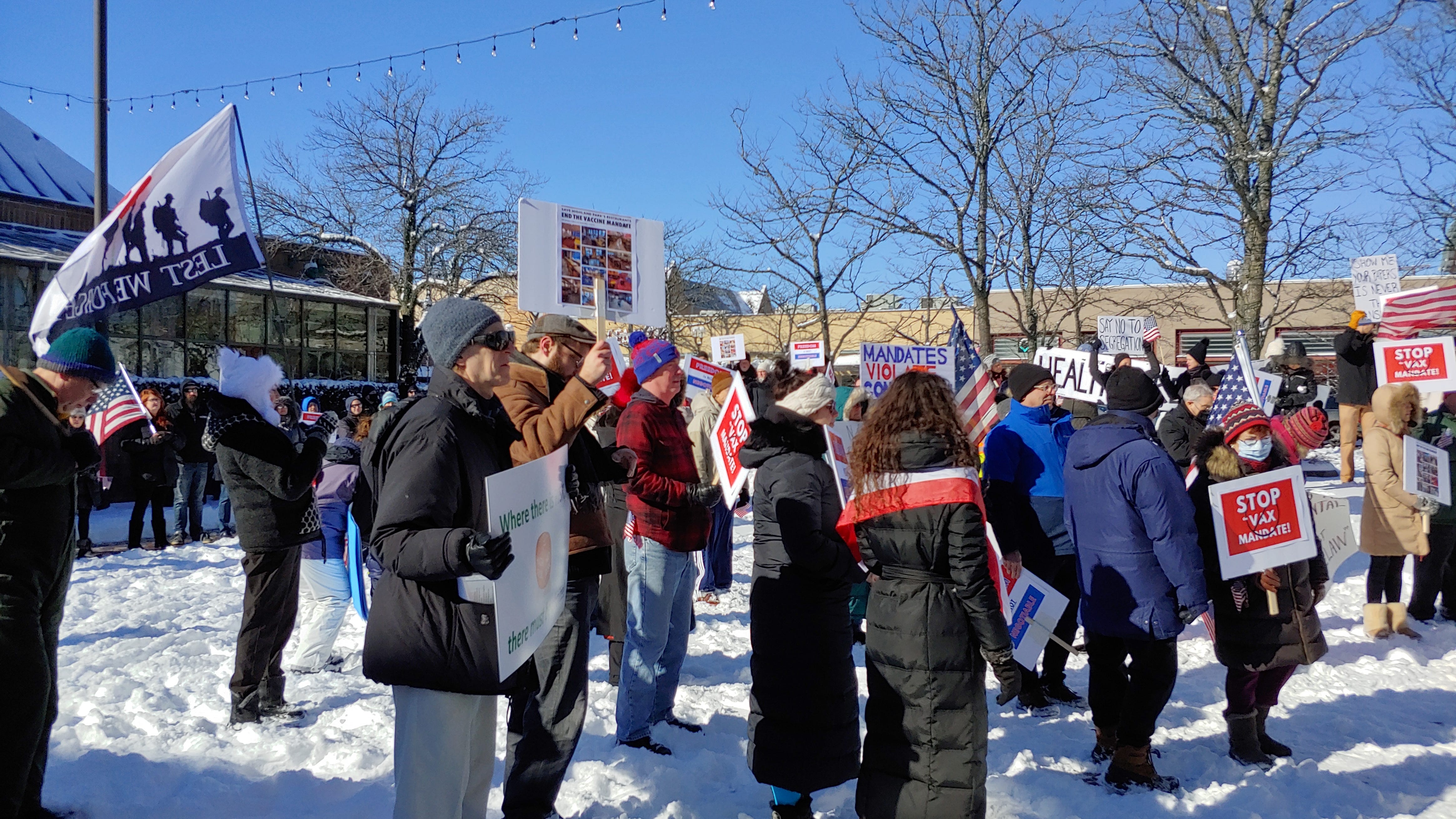 Protesters call for end to Highland Park’s indoor dining vaccine mandate