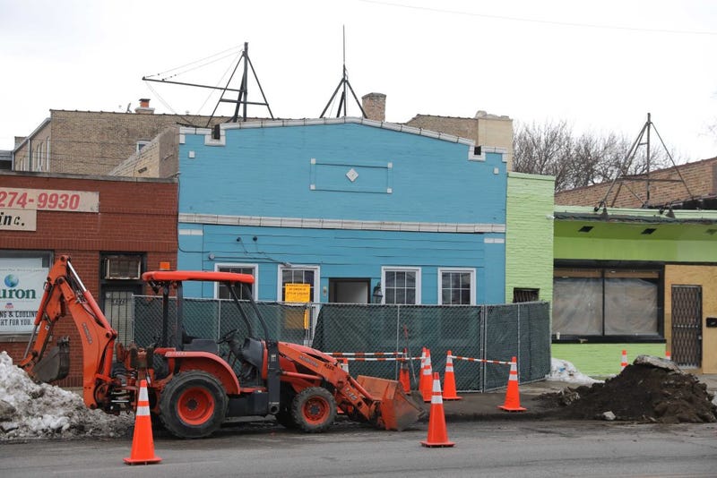 Demolition begins on West Ridge building a day after raid by federal agents and Chicago police in response to ‘citizen complaints’