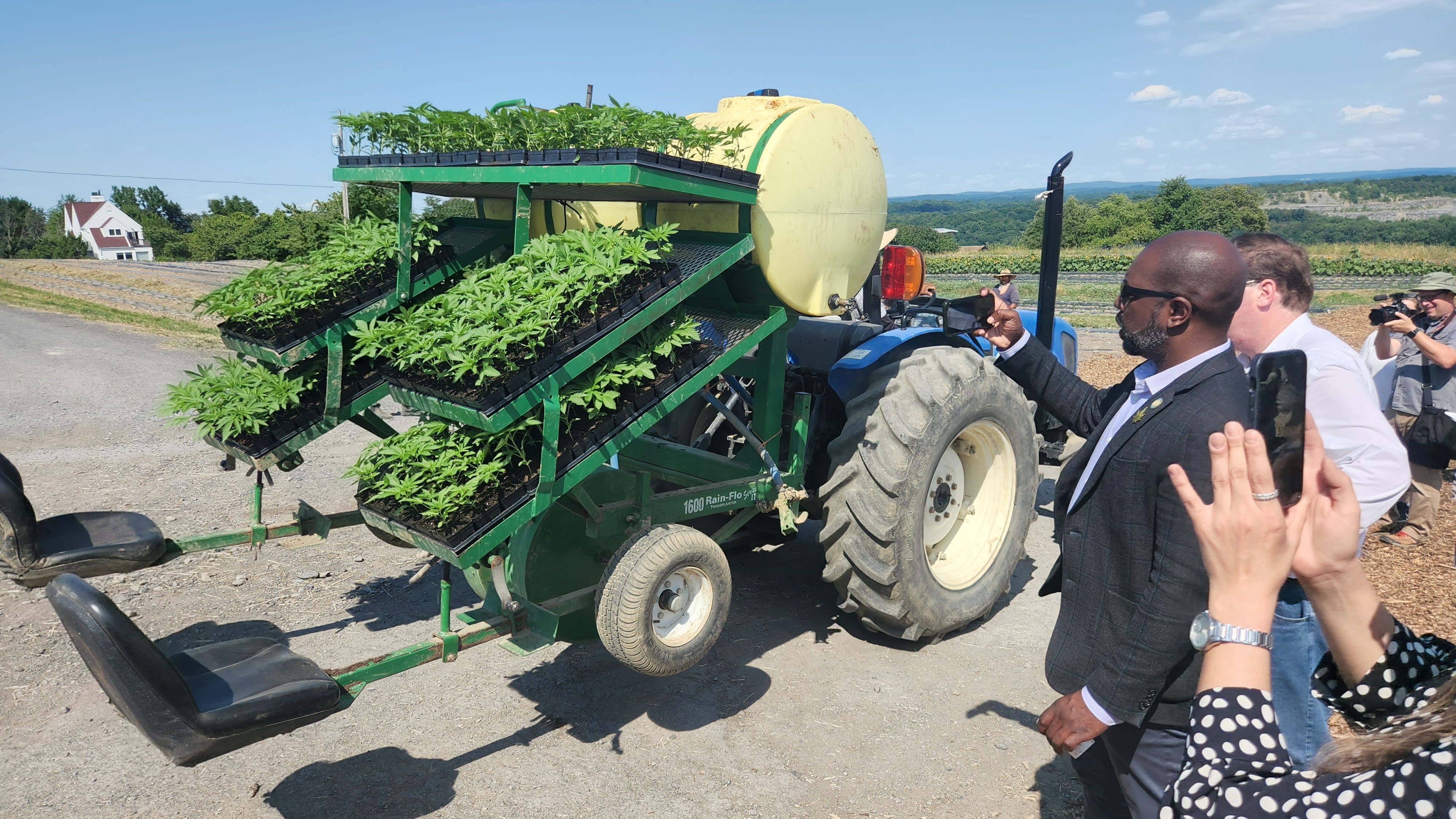 Behind the scenes at the upstate pot farm that'll be supplying NYC [VIDEO, PHOTOS]