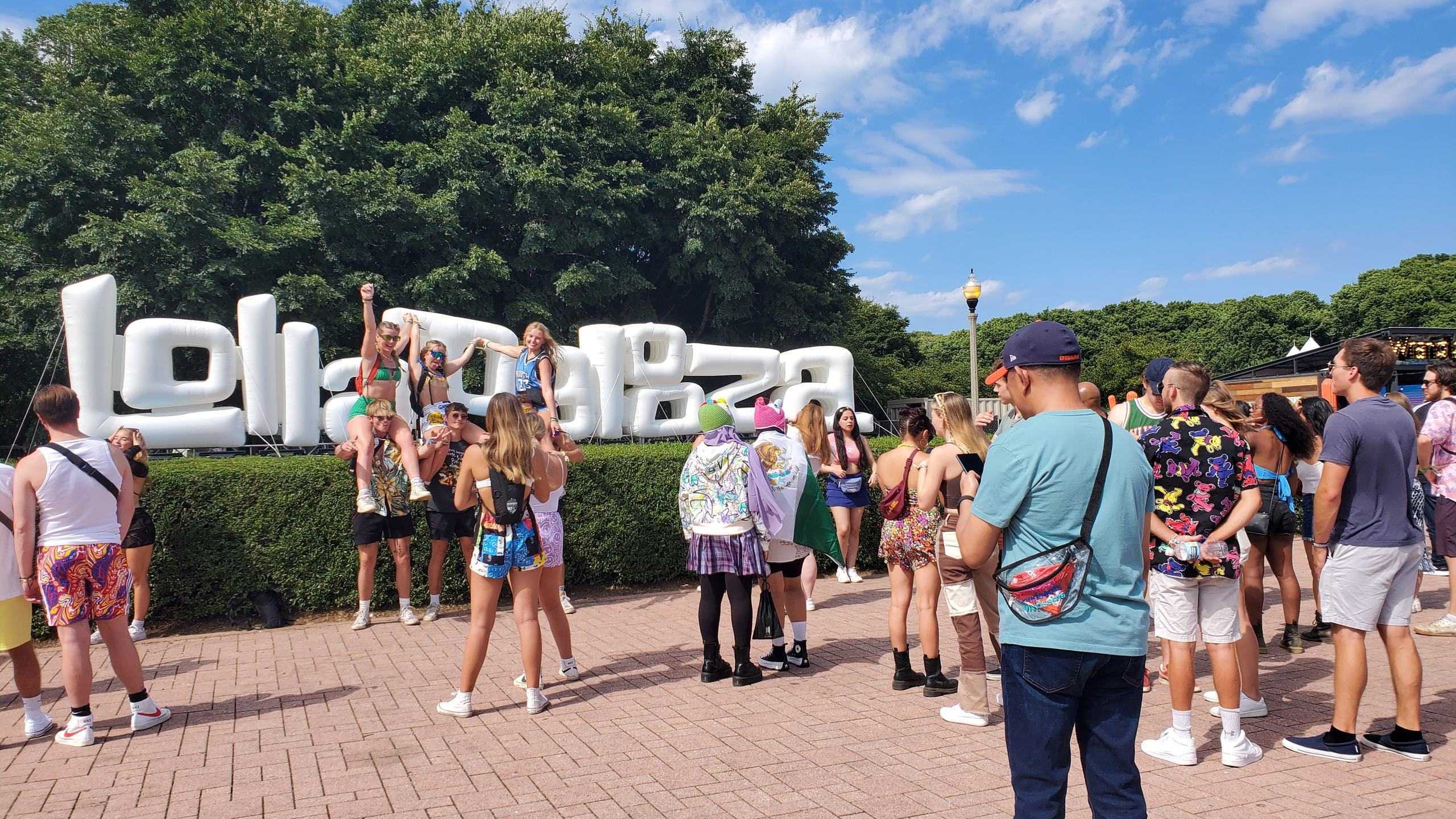 LISTEN: How Lollapalooza affects Chicago ⁠— the pros and cons