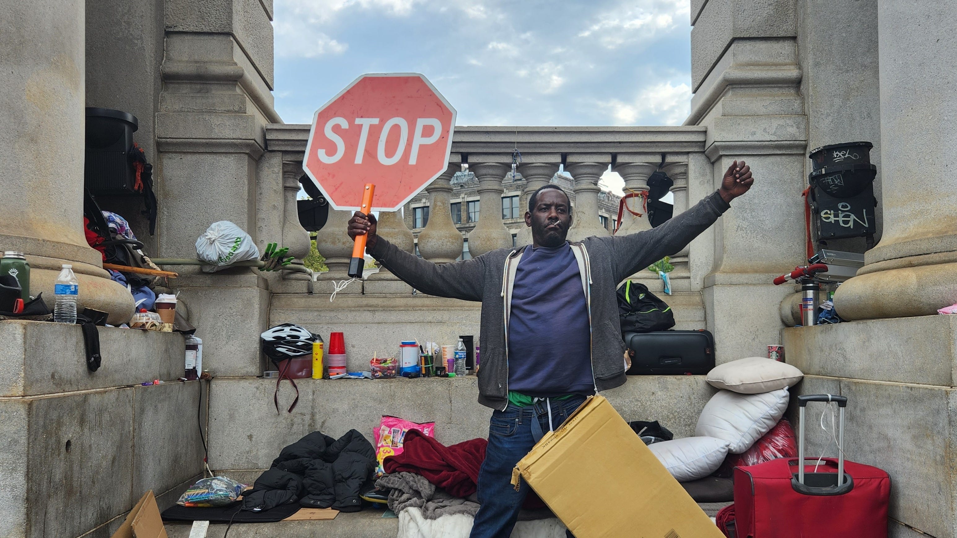 Cops, sanitation sweep Manhattan Bridge homeless encampment that's been targeted for months