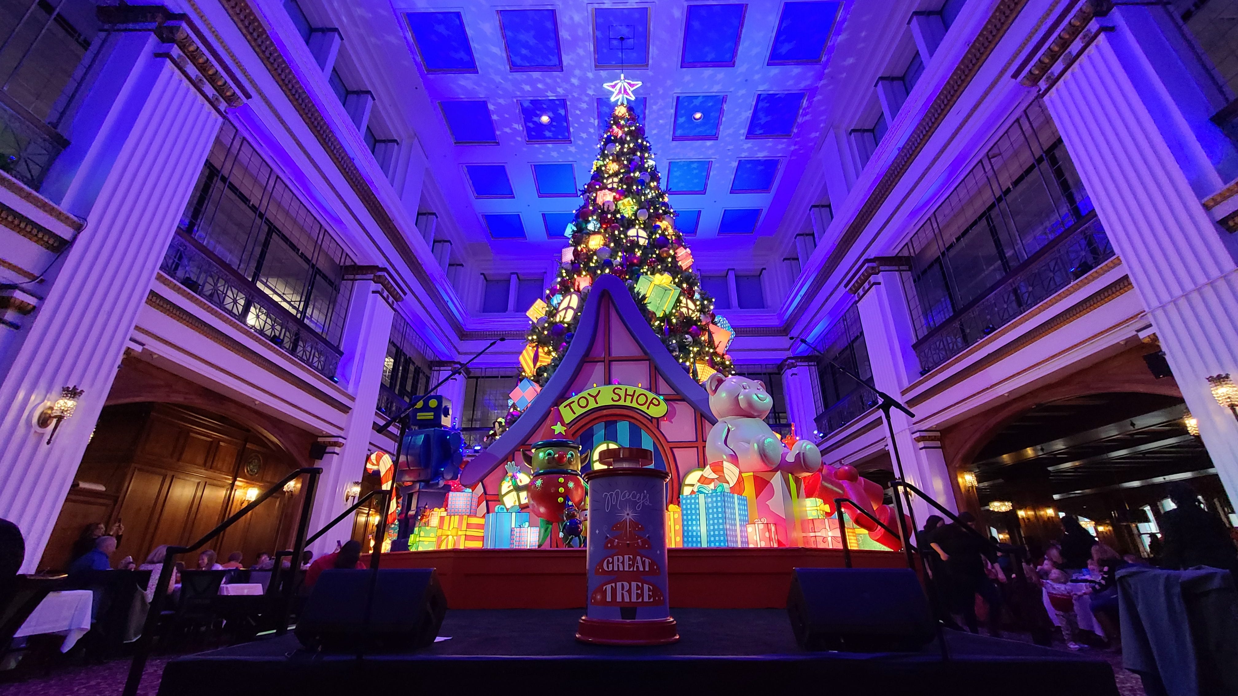 It’s lit: Macy's Great Tree is sparkling once more in the Walnut Room