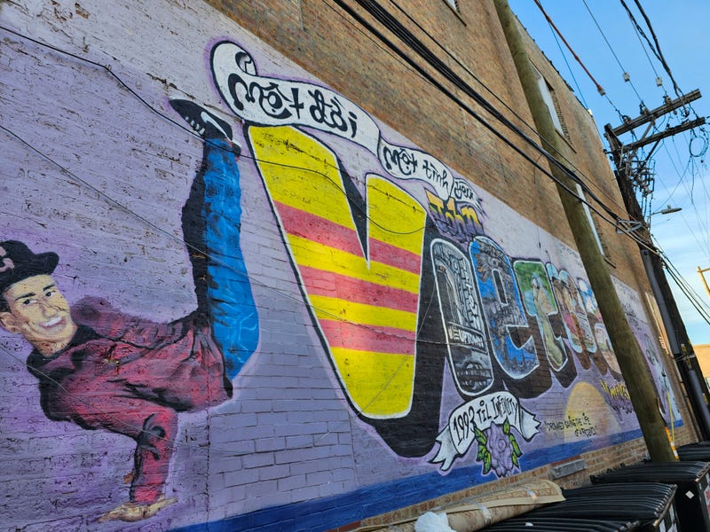 One of the many murals along and near Argyle Street in Chicago's Uptown neighborhood.