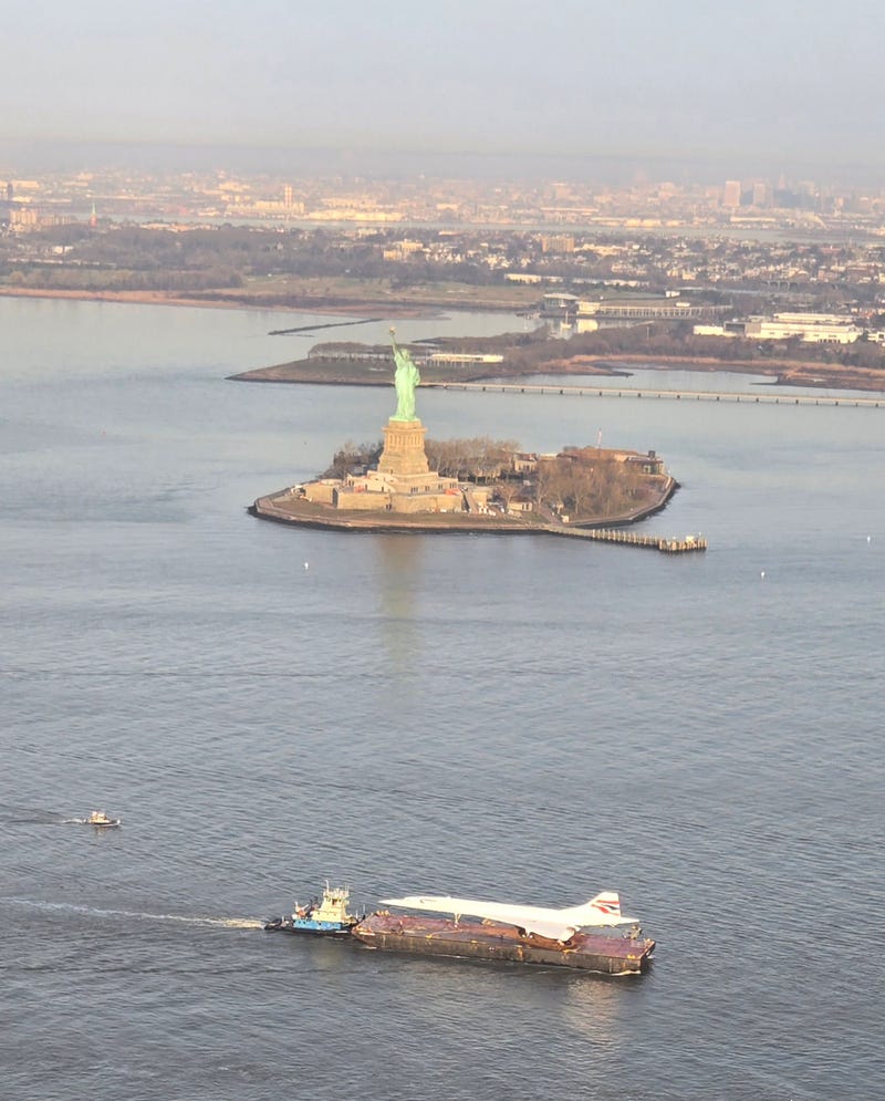 The supersonic jet was traveling by barge up the Hudson River
