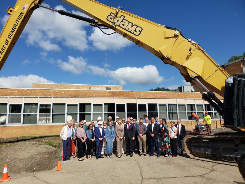 Officials at site of future Hillside Townes development