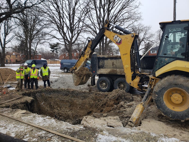 Crews work to repair water main break in Detroit
