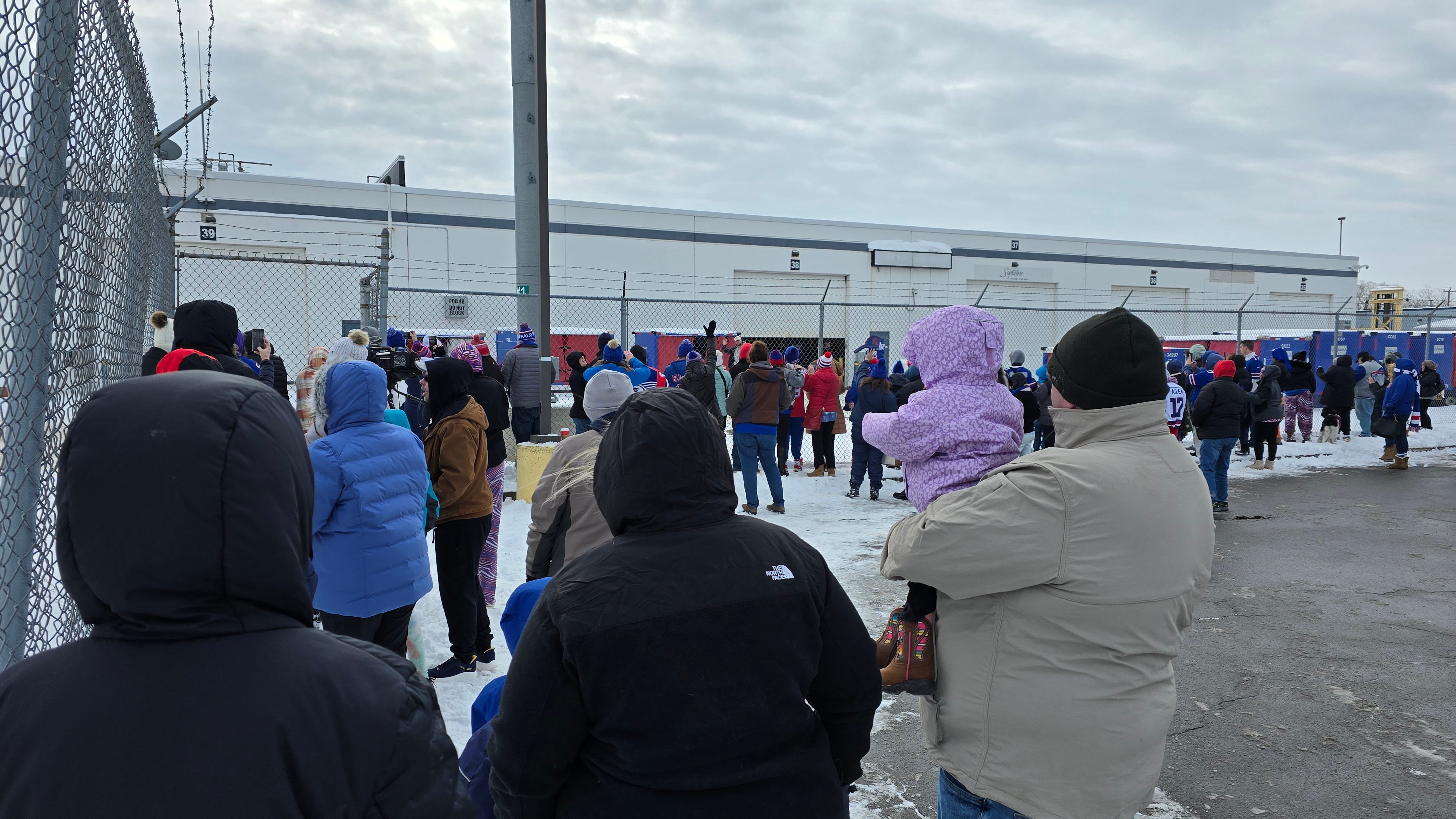 Bills fans turn out in show of support as team leaves for AFC title game