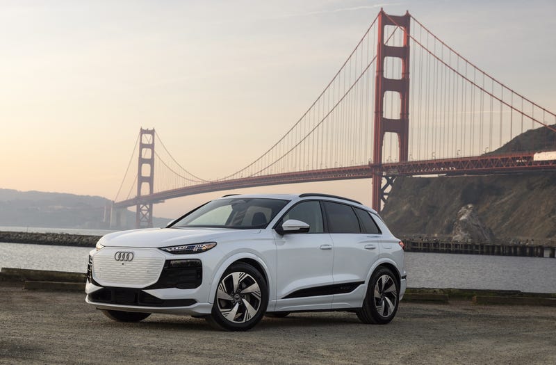 2025_Audi_Q6_e-tron_Glacier_White_Golden_Gate_Bridge