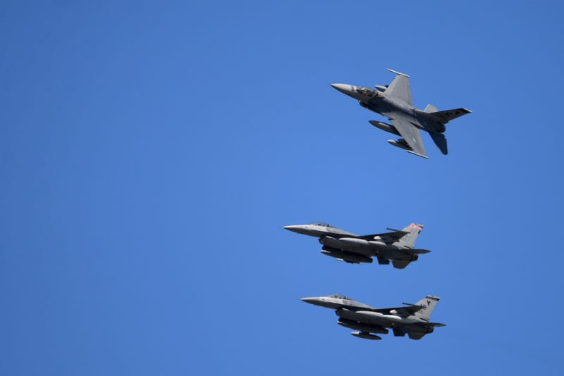 F-16s head to Middle East to help protect U.S. troops