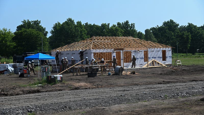 Maryland, Kentucky Guard partner to build homes for vets
